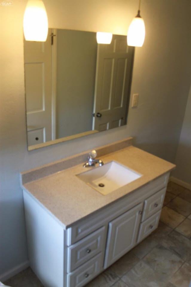 1064 North Linden Road Flint, MI 48532 - Photo 24 of 27 21298650-23.JPG