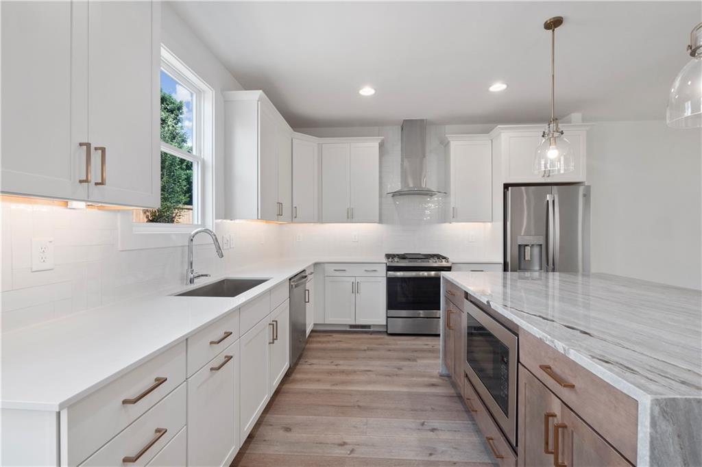 5862 Westin Road, Unit 10 Atlanta, GA 30328 - Photo 1 of 1 STUNNING KITCHEN | UNDER CABINET LIGHTING | QUARTZ + GRANITE BLEND | DEEP SINK | SOFT CLOSE DOORS + DRAWERS | SS APPLIANCES | NATURAL LIGHT