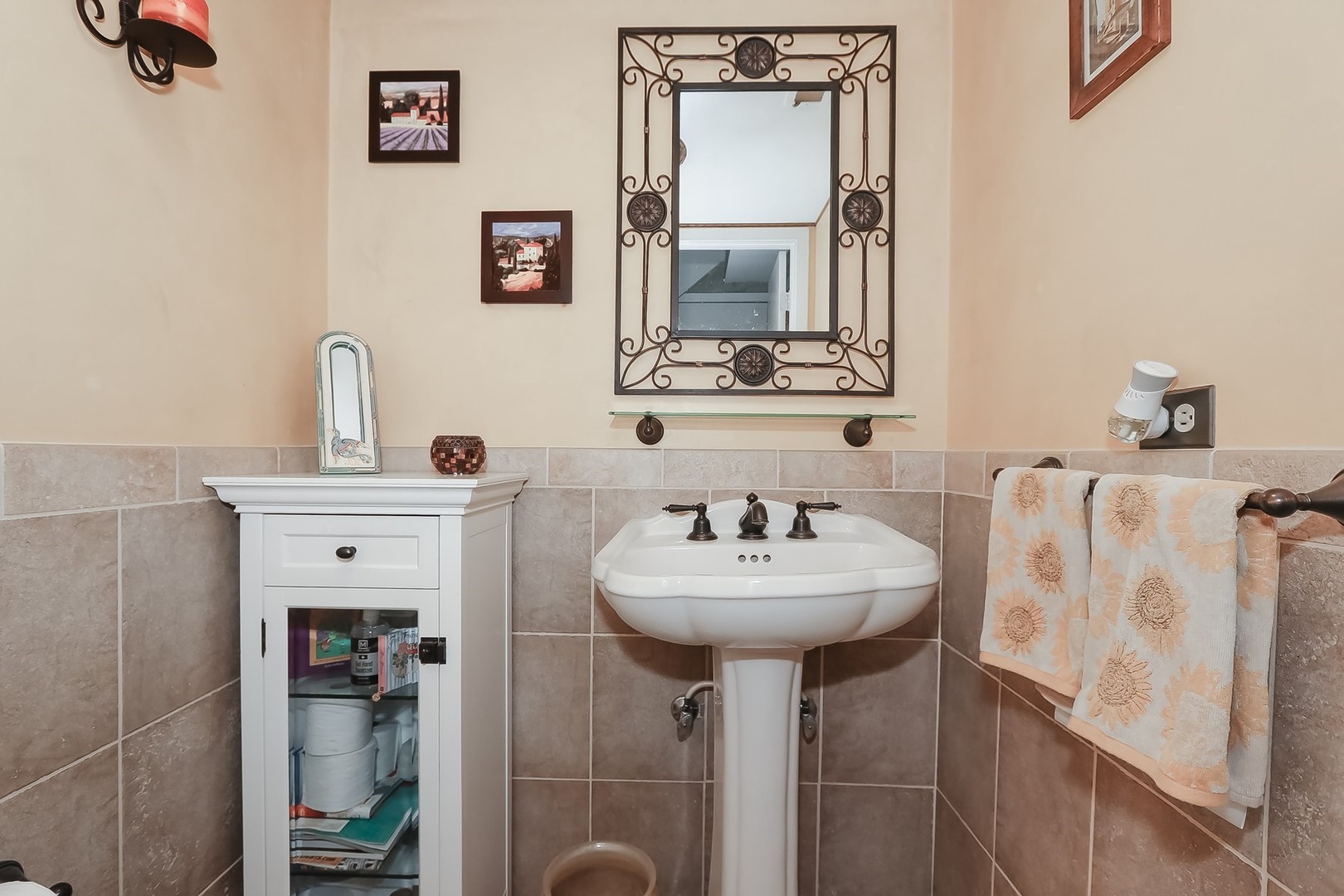 136 Weidner Road Buffalo Grove, IL 60089 - Photo 17 of 41 a bathroom with a sink and a mirror