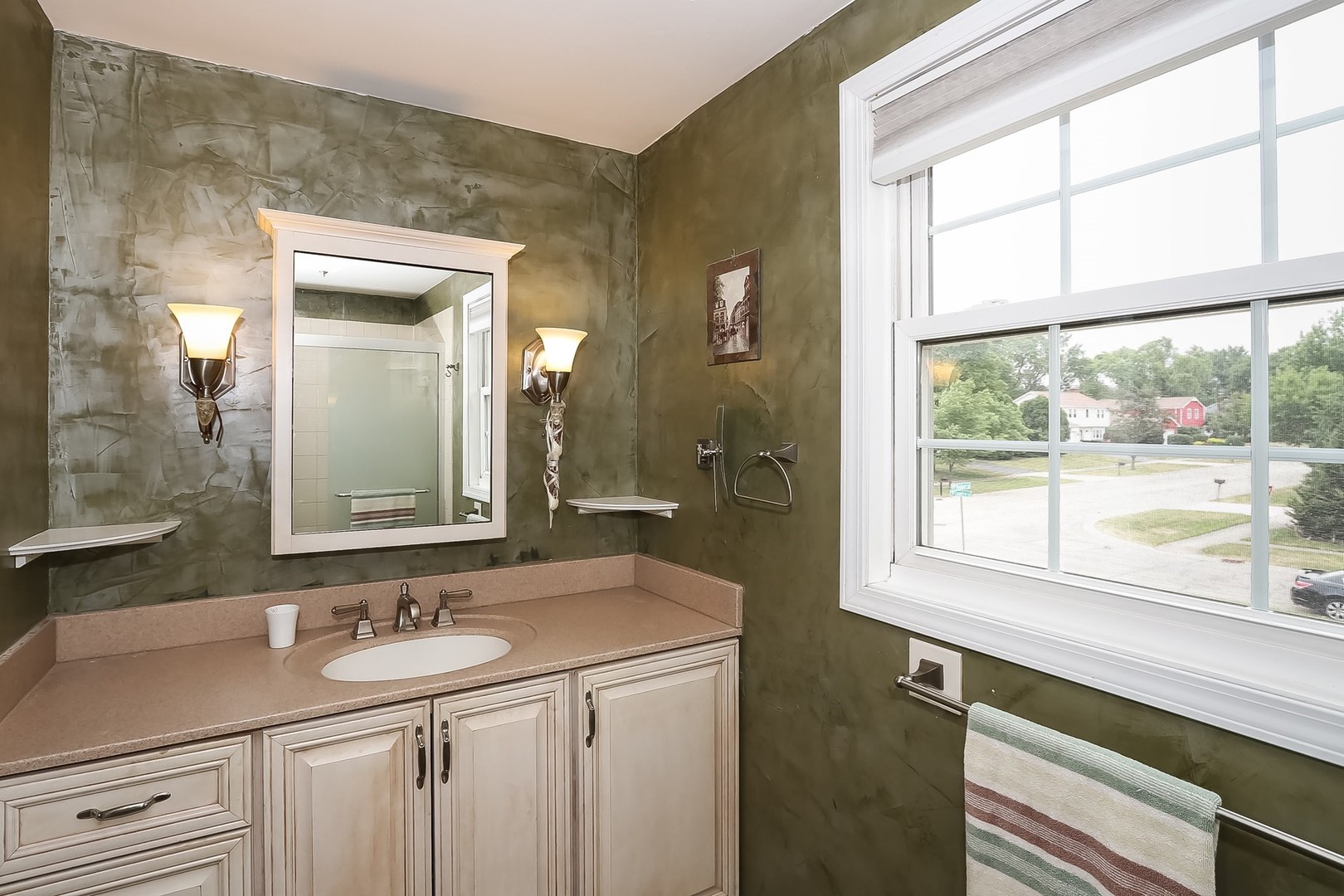 136 Weidner Road Buffalo Grove, IL 60089 - Photo 21 of 41 a bathroom with a sink and a mirror