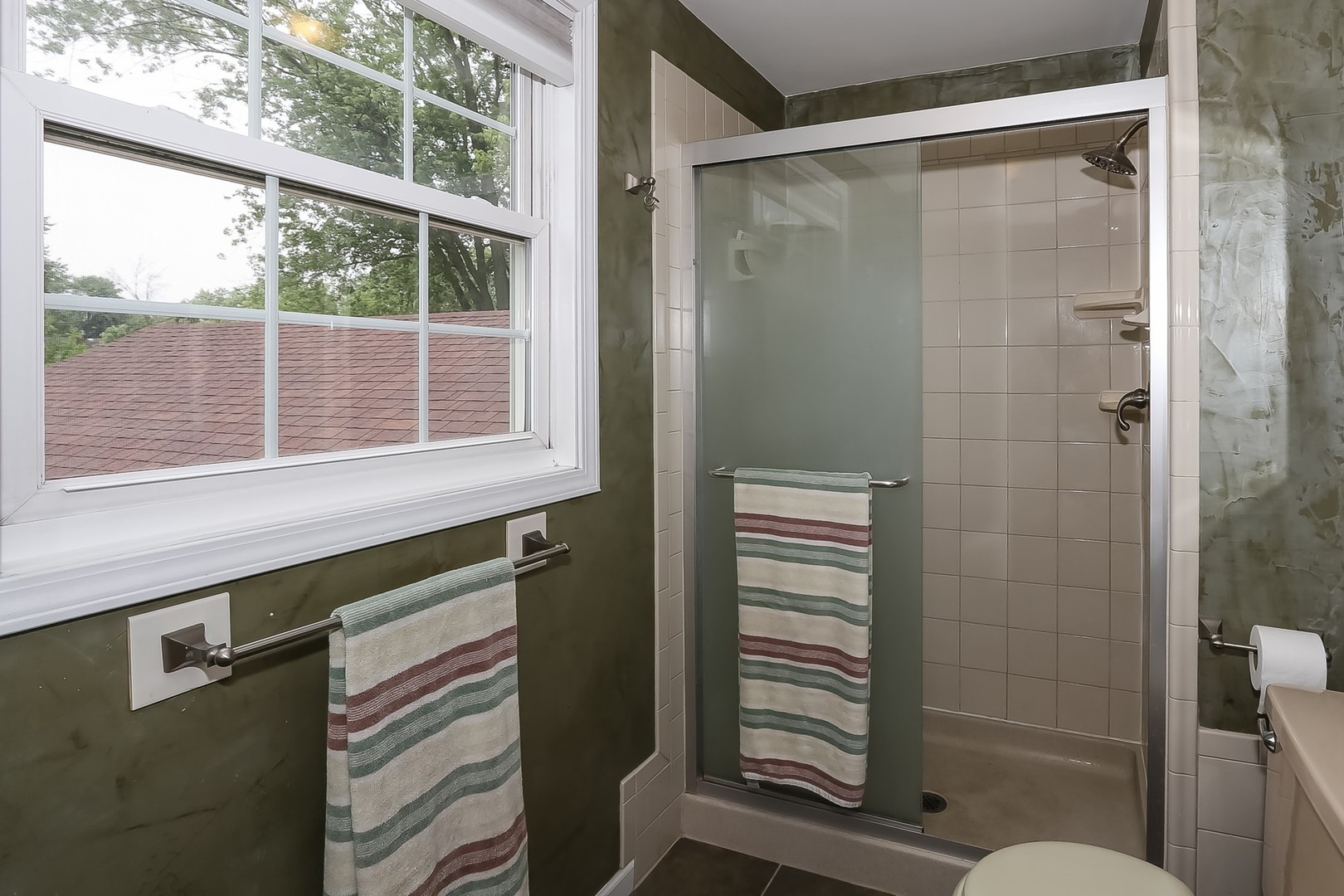 136 Weidner Road Buffalo Grove, IL 60089 - Photo 22 of 41 a bathroom with a shower and a sink