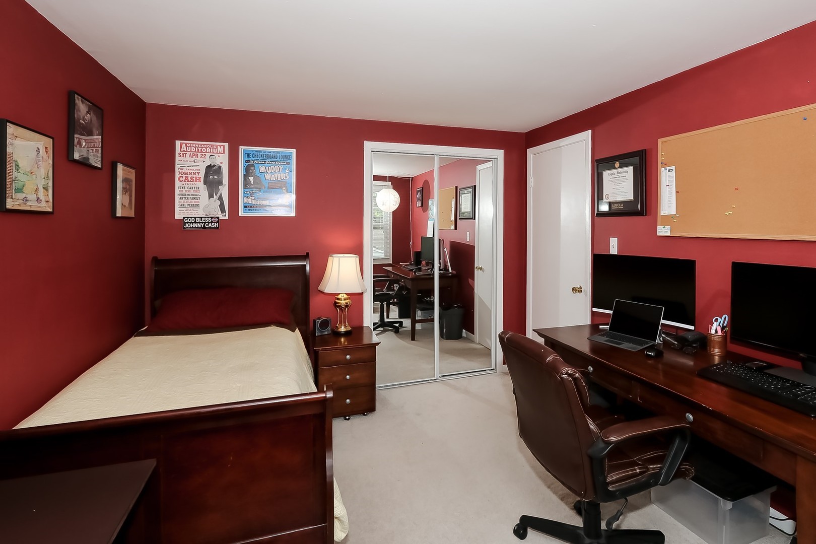 136 Weidner Road Buffalo Grove, IL 60089 - Photo 26 of 41 a room with furniture and musical instruments