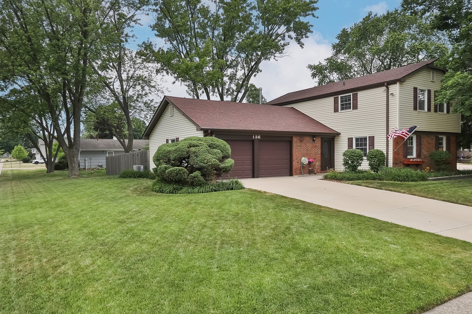 136 Weidner Road Buffalo Grove, IL 60089 - Photo 38 of 41 a view of a yard in front of house