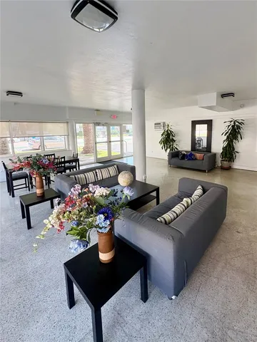 $228,400 | 1420 Pennsylvania Avenue, Unit 205, Miami Beach, FL 33139