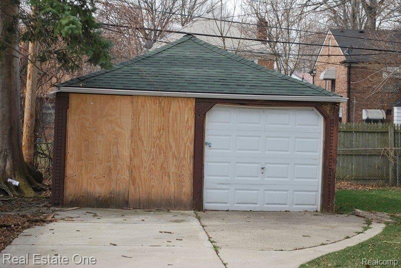 2-Car Detached Garage
