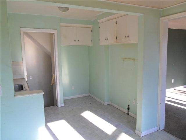 8437 Rivard Avenue Warren, MI 48089 - Photo 12 of 16 31087668-11.JPG