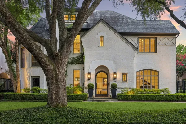 $3,295,000 | 3111 Plumb Street, West University Place, TX 77005