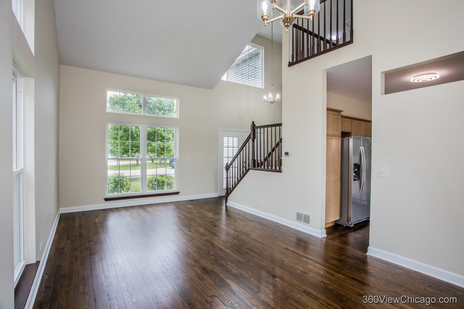 305 West Applegate Court Round Lake, IL 60073 - Photo 3 of 32
