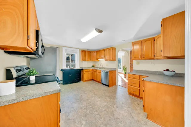 $450,000 | 601 Hall Street, Manchester, NH 03104