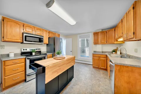 $400,000 | 601 Hall Street, Manchester, NH 03104