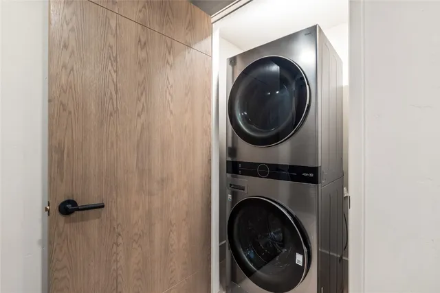 a close up view of a washer and dryer