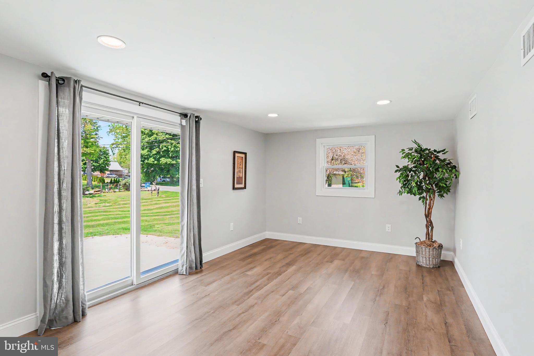930 Hamilton Street Carlisle, PA 17013 - Photo 12 of 29 Family Room