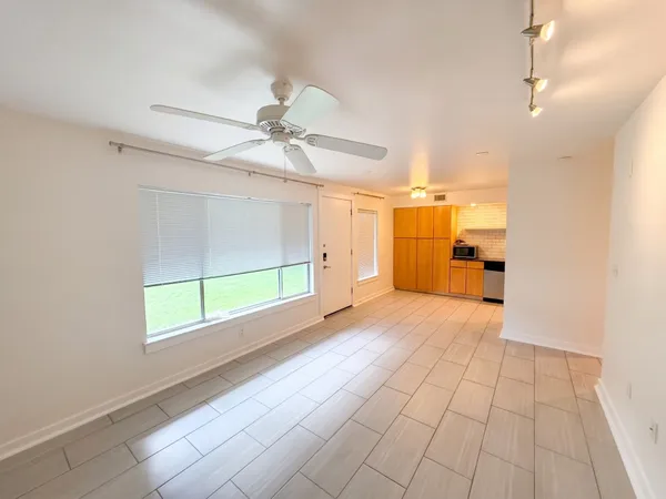 $1,995 | 2200 Dickson Drive, Unit 123, Austin, TX 78704