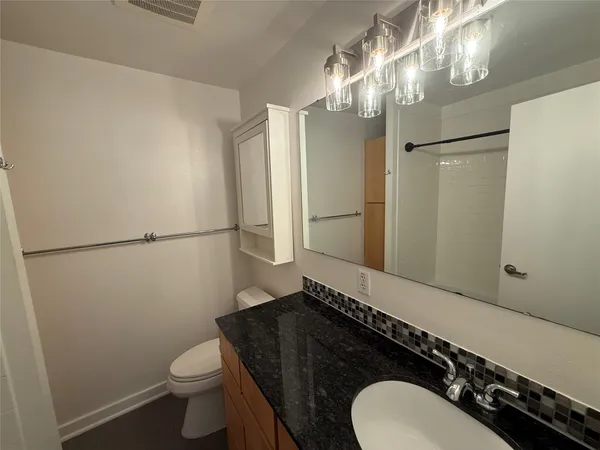 $1,995 | 2200 Dickson Drive, Unit 123, Austin, TX 78704