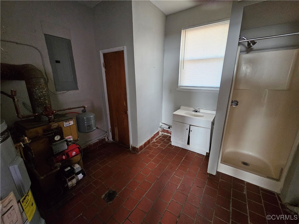 4010 Dill Road Richmond, VA 23222 - Photo 12 of 12 a room with wooden floor and a mirror
