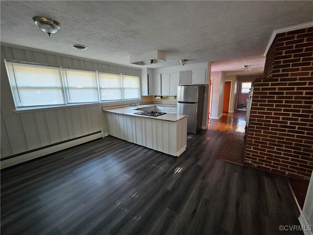 4010 Dill Road Richmond, VA 23222 - Photo 4 of 12 a kitchen with granite countertop a stove and cabinets