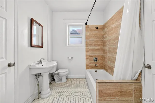 $186,000 | 2411 Grand Avenue, Granite City, IL 62040