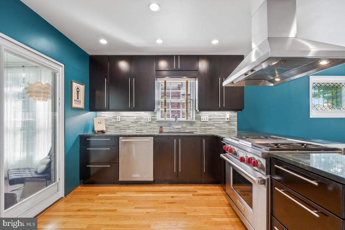307 Indian Spring Drive Silver Spring, MD 20901 - Photo 7 of 40 36-inch Wolf Dual Fuel Range