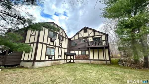 $2,550 | 8 Derby Court, Unit 8, Brookfield, CT 06804