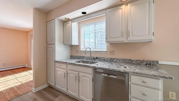 $2,575 | 8 Derby Court, Unit 8, Brookfield, CT 06804