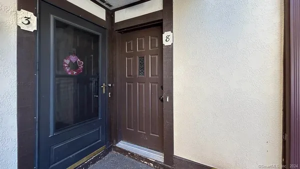 $2,575 | 8 Derby Court, Unit 8, Brookfield, CT 06804