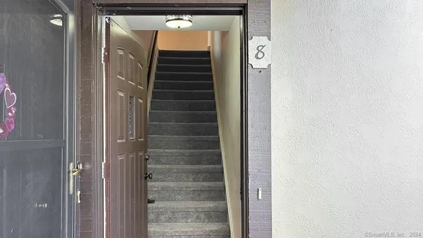 $2,575 | 8 Derby Court, Unit 8, Brookfield, CT 06804