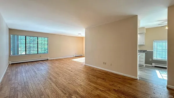 $2,575 | 8 Derby Court, Unit 8, Brookfield, CT 06804