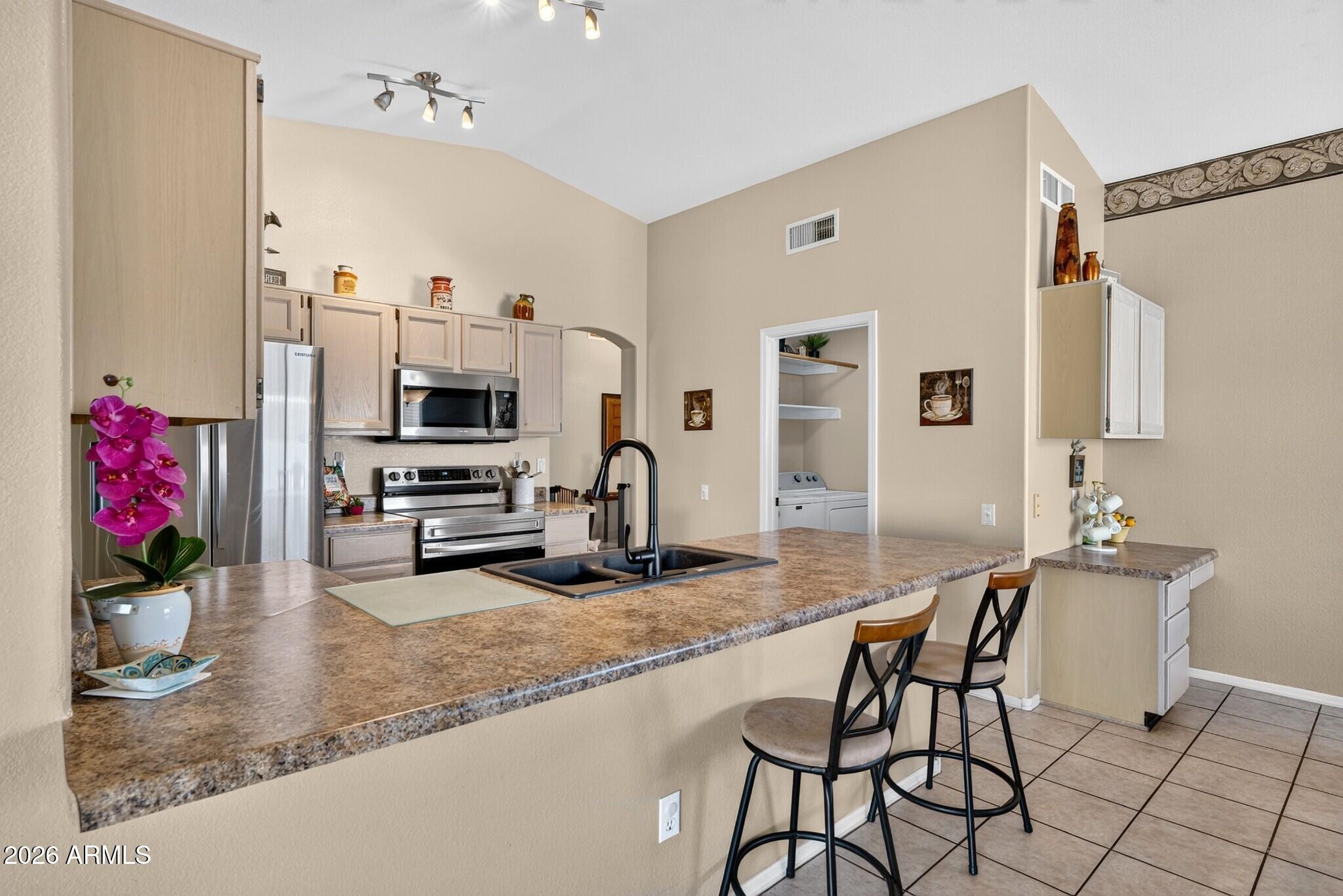739 South Cholla Street Gilbert, AZ 85233 - Photo 23 of 30 Kitchen & Breakfast Bar