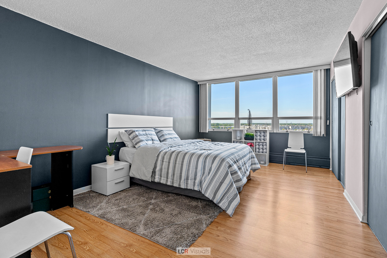 8815 West Golf Road, Unit 10C Niles, IL 60714 - Photo 18 of 27 a bedroom with a bed and a large window