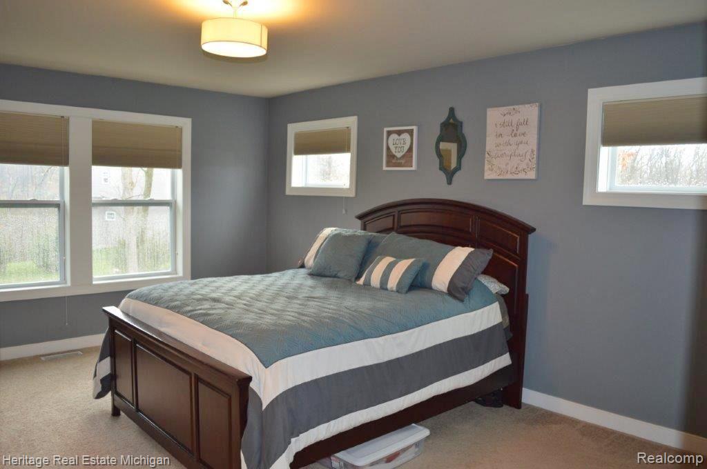 198 Slider Avenue Howell, MI 48843 - Photo 23 of 41 A great Master bedroom suite!