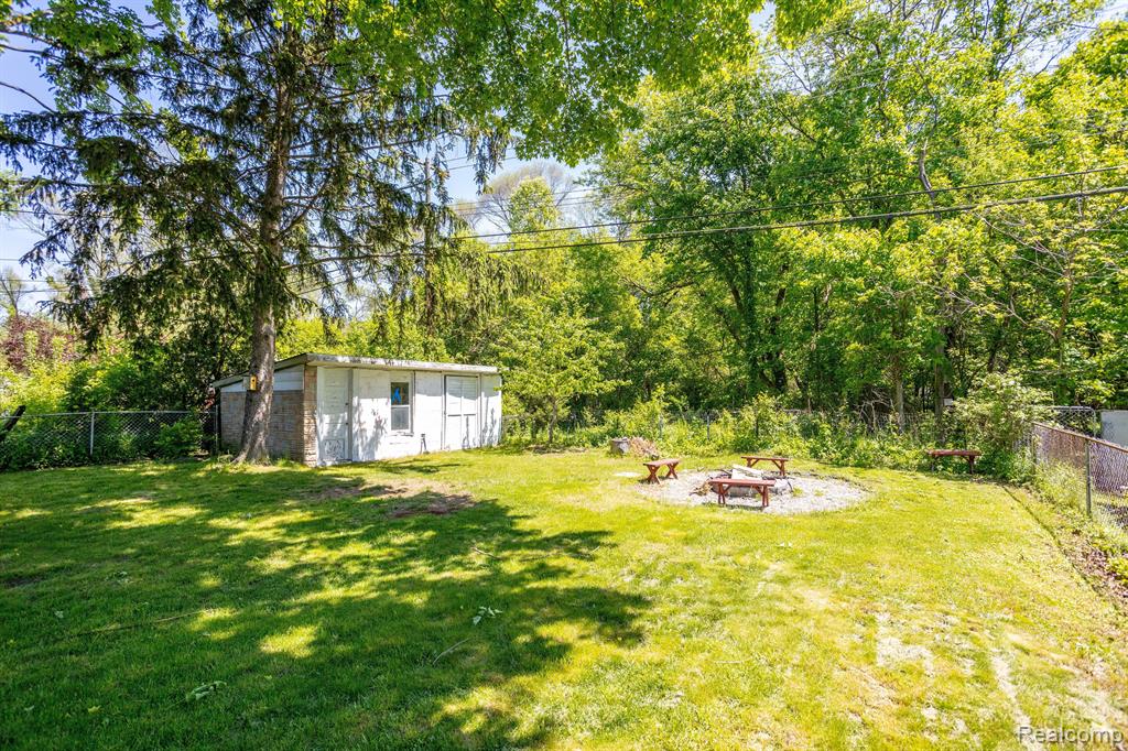 21706 Power Road Farmington Hills, MI 48336 - Photo 7 of 27