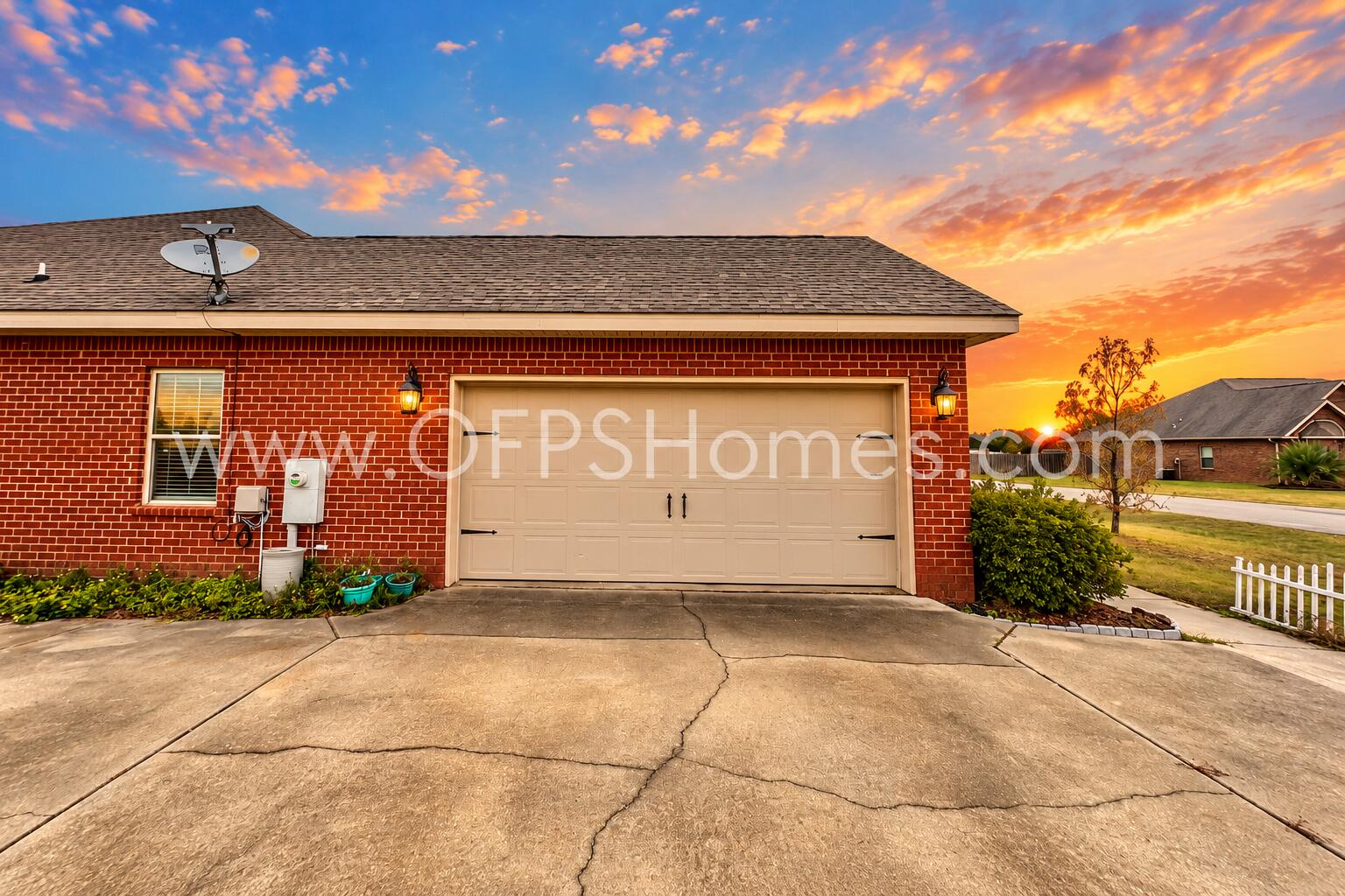 3445 Brownstone Road Crestview, FL 32539 - Photo 20 of 21 Sunset Suburban Garage Exterior