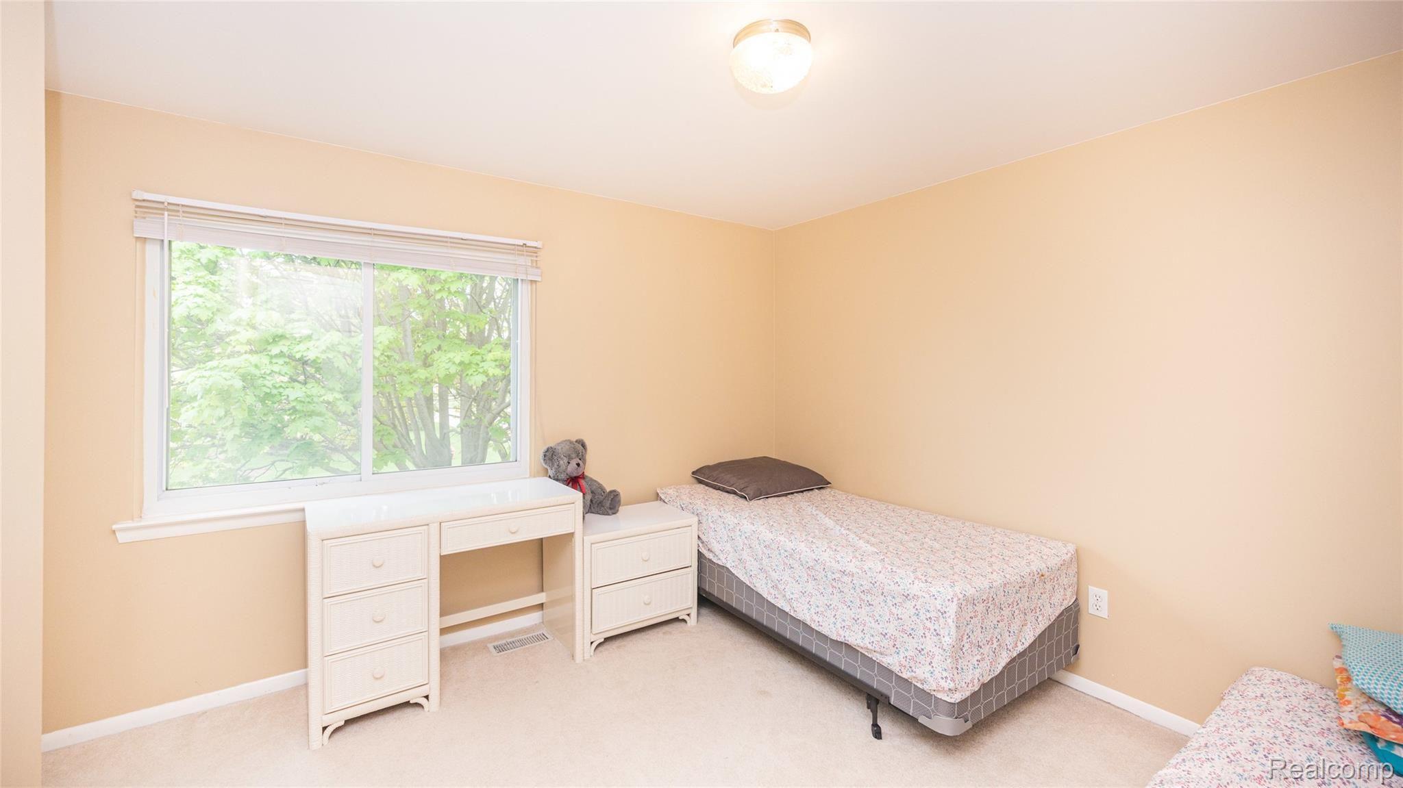 101 Dalton Drive Rochester, MI 48307 - Photo 26 of 44 Plenty of space for bed, desk, dressers