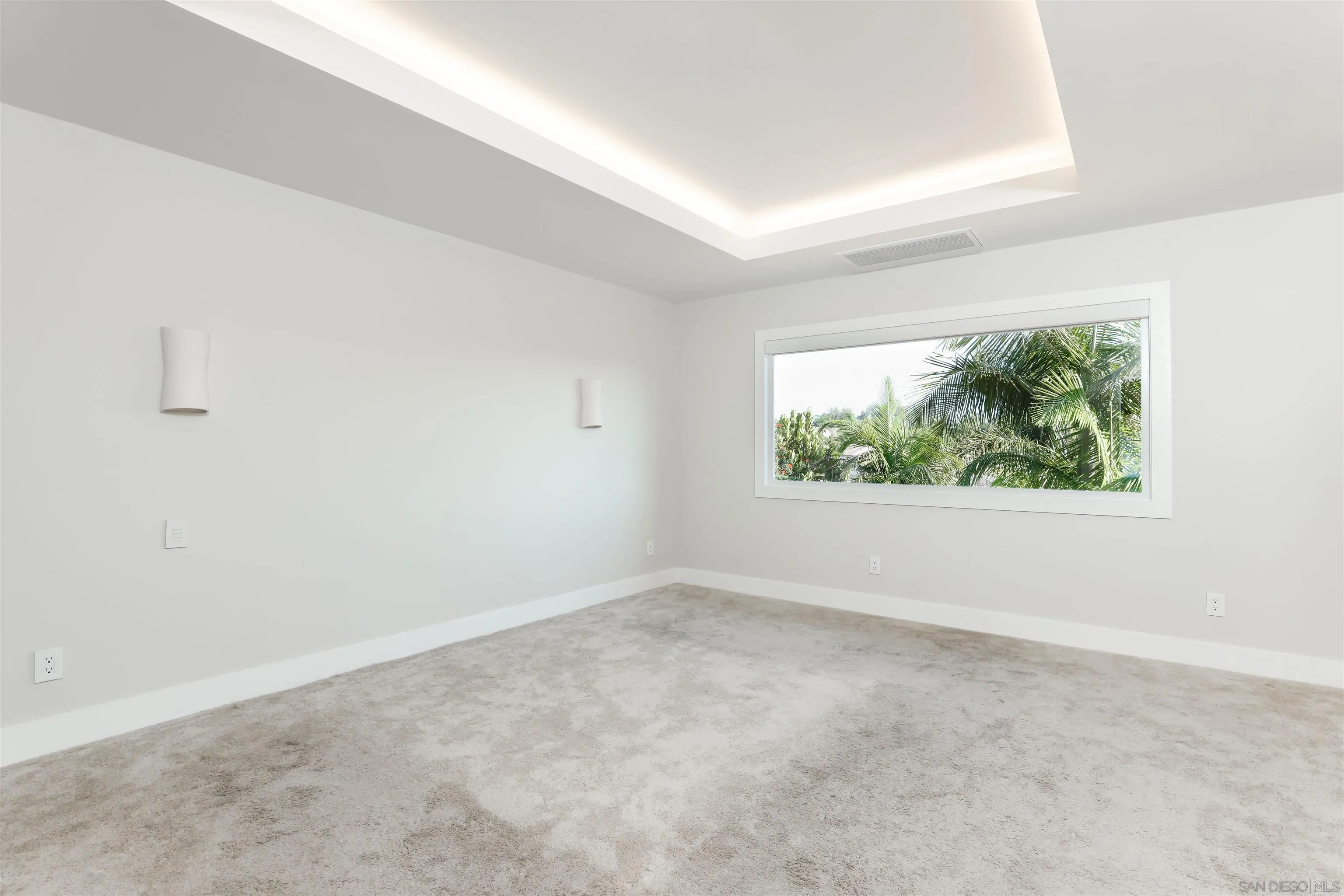 2102 Wandering Road Encinitas, CA 92024 - Photo 14 of 37 an empty room with a window