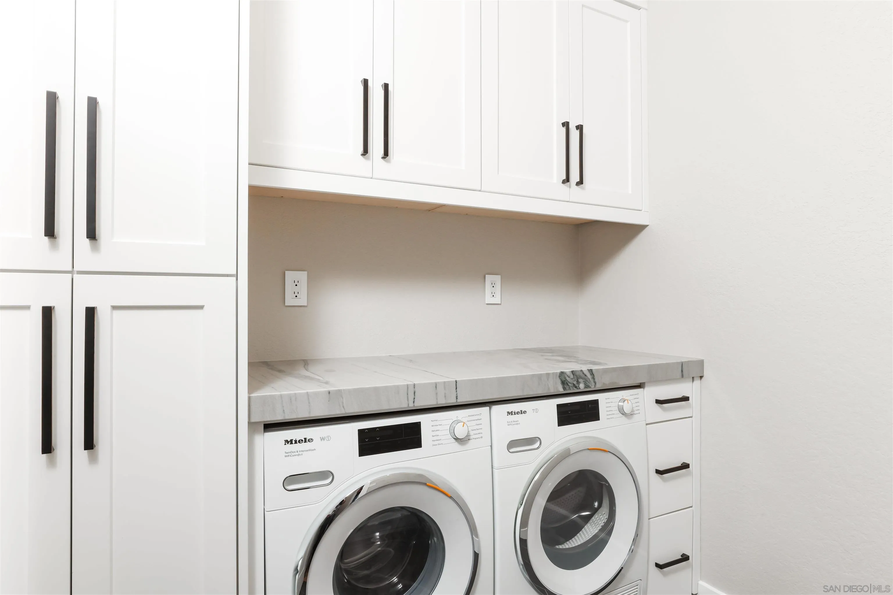 2102 Wandering Road Encinitas, CA 92024 - Photo 19 of 37 a utility room with dryer and washer