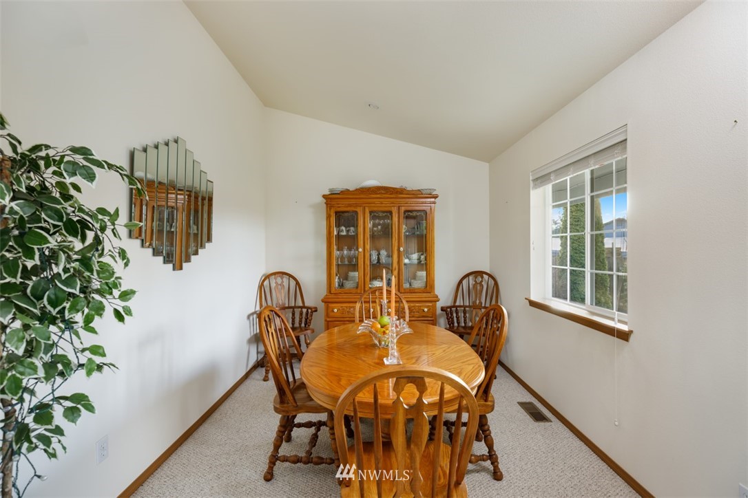 7237 185th Lane Southwest Rochester, WA 98579 - Photo 8 of 30