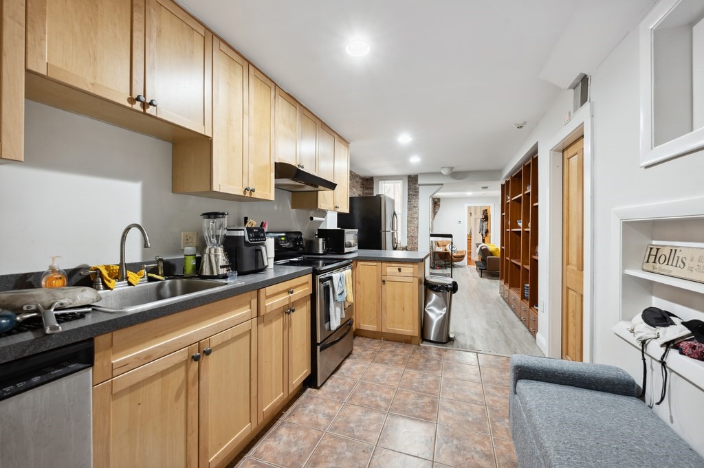 12 Foster Street, Unit G Boston, MA 02109 - Photo 14 of 15