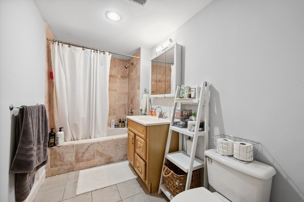 12 Foster Street, Unit G Boston, MA 02109 - Photo 5 of 15