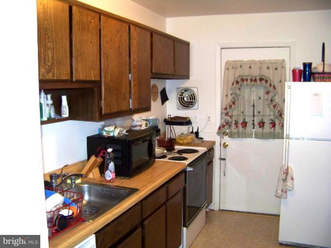 38 Colleton Court Nottingham, MD 21236 - Photo 7 of 12 Kitchen