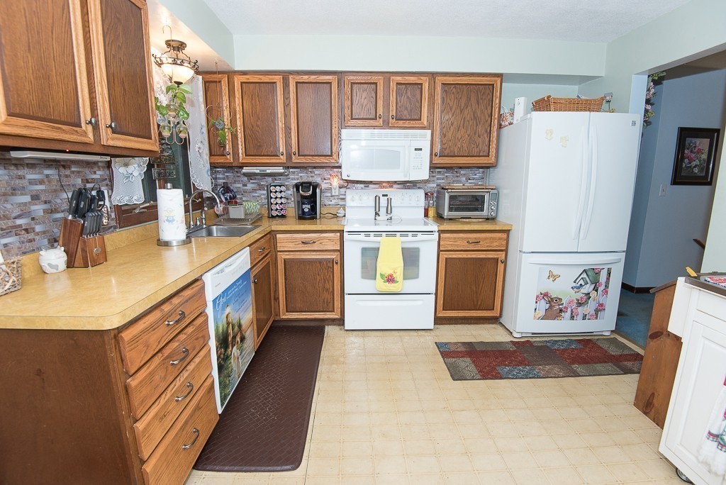 12 Cider Mill Road North Brookfield, MA 01535 - Photo 3 of 29 Gallery Image 3