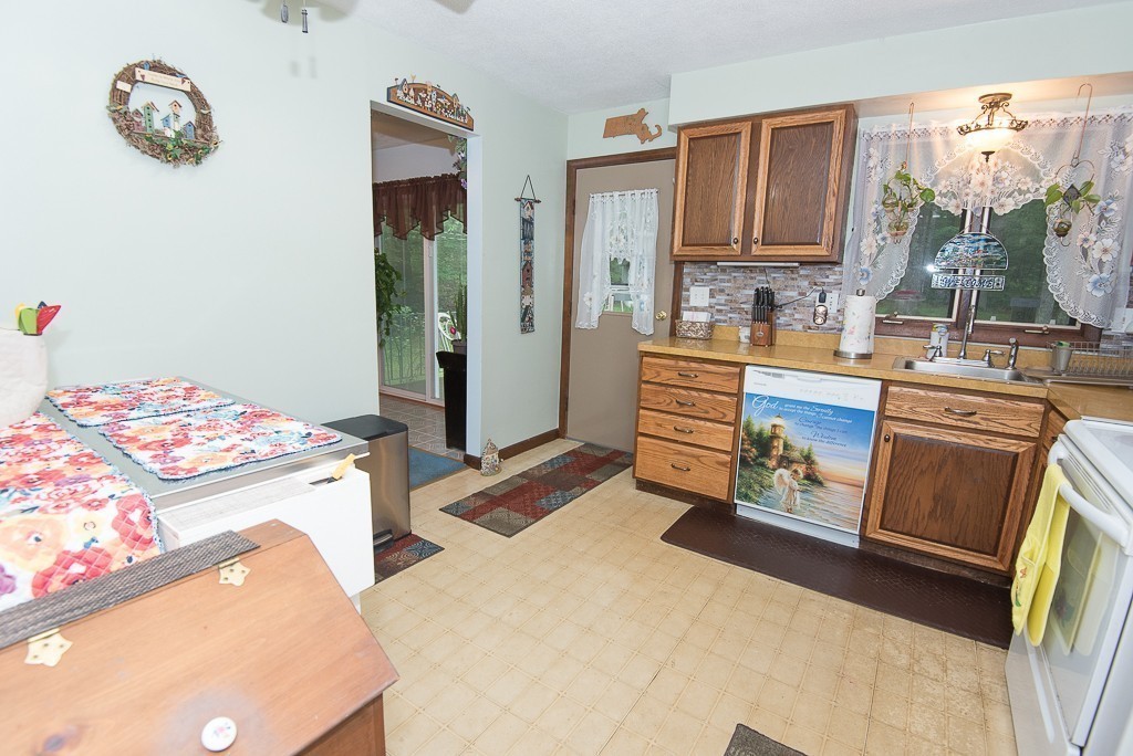 12 Cider Mill Road North Brookfield, MA 01535 - Photo 4 of 29 Gallery Image 4