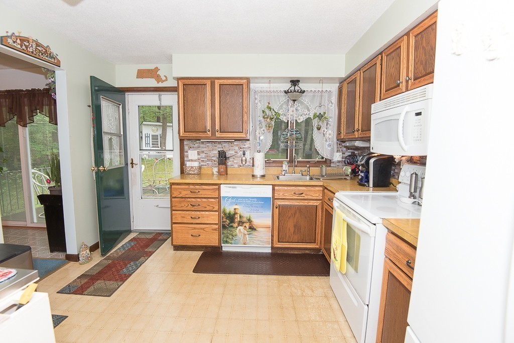 12 Cider Mill Road North Brookfield, MA 01535 - Photo 5 of 29 Gallery Image 5