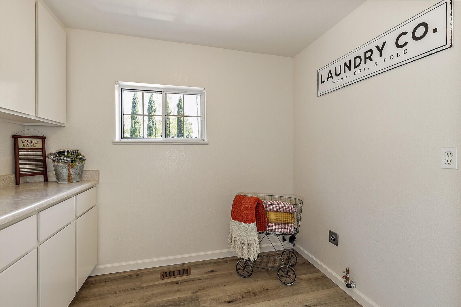 2922 Lower River Road Grants Pass, OR 97526 - Photo 42 of 72 Laundry