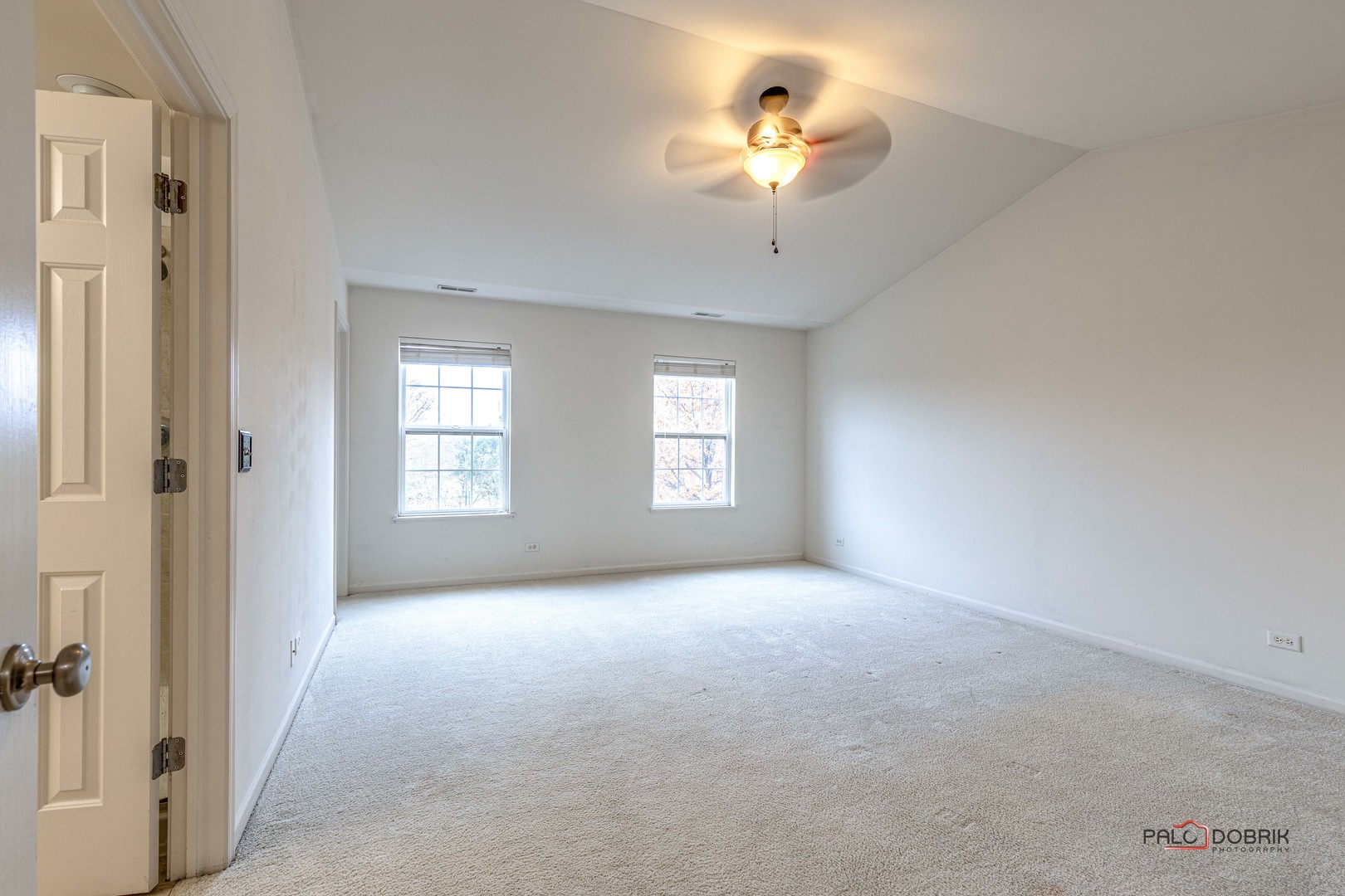 260 Comstock Drive, Unit 260 Elgin, IL 60124 - Photo 20 of 30 wooden floor in an empty room with a window