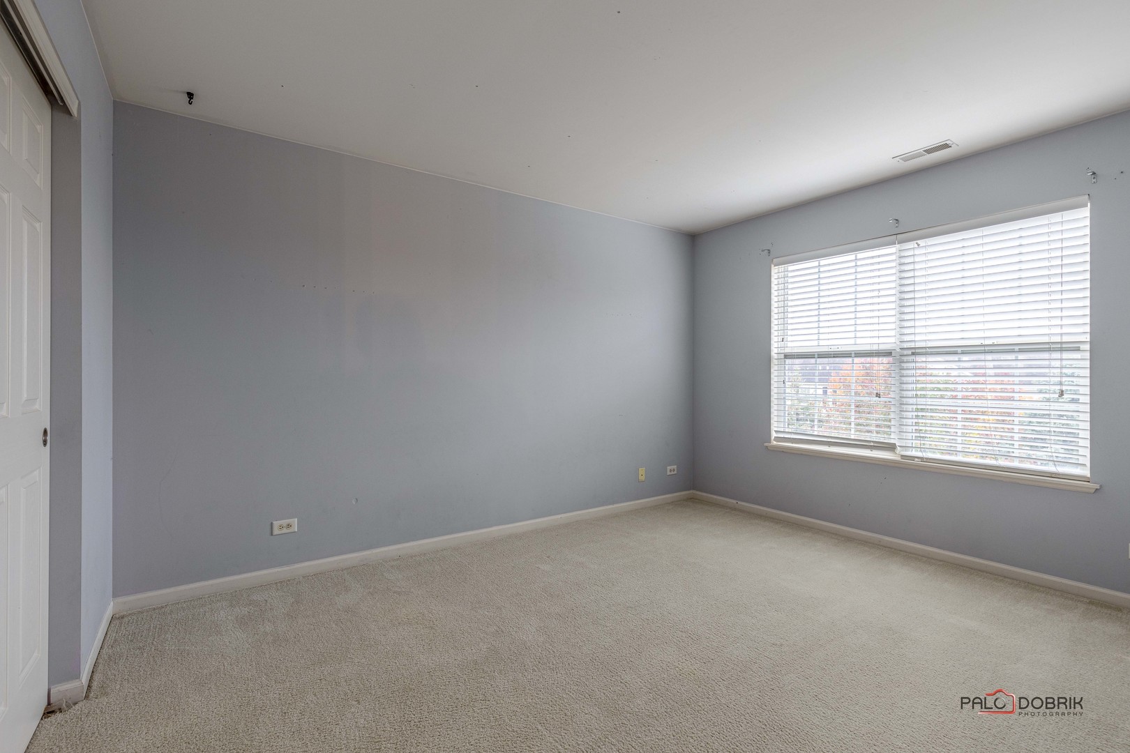 260 Comstock Drive, Unit 260 Elgin, IL 60124 - Photo 26 of 30 a view of an empty room with a window