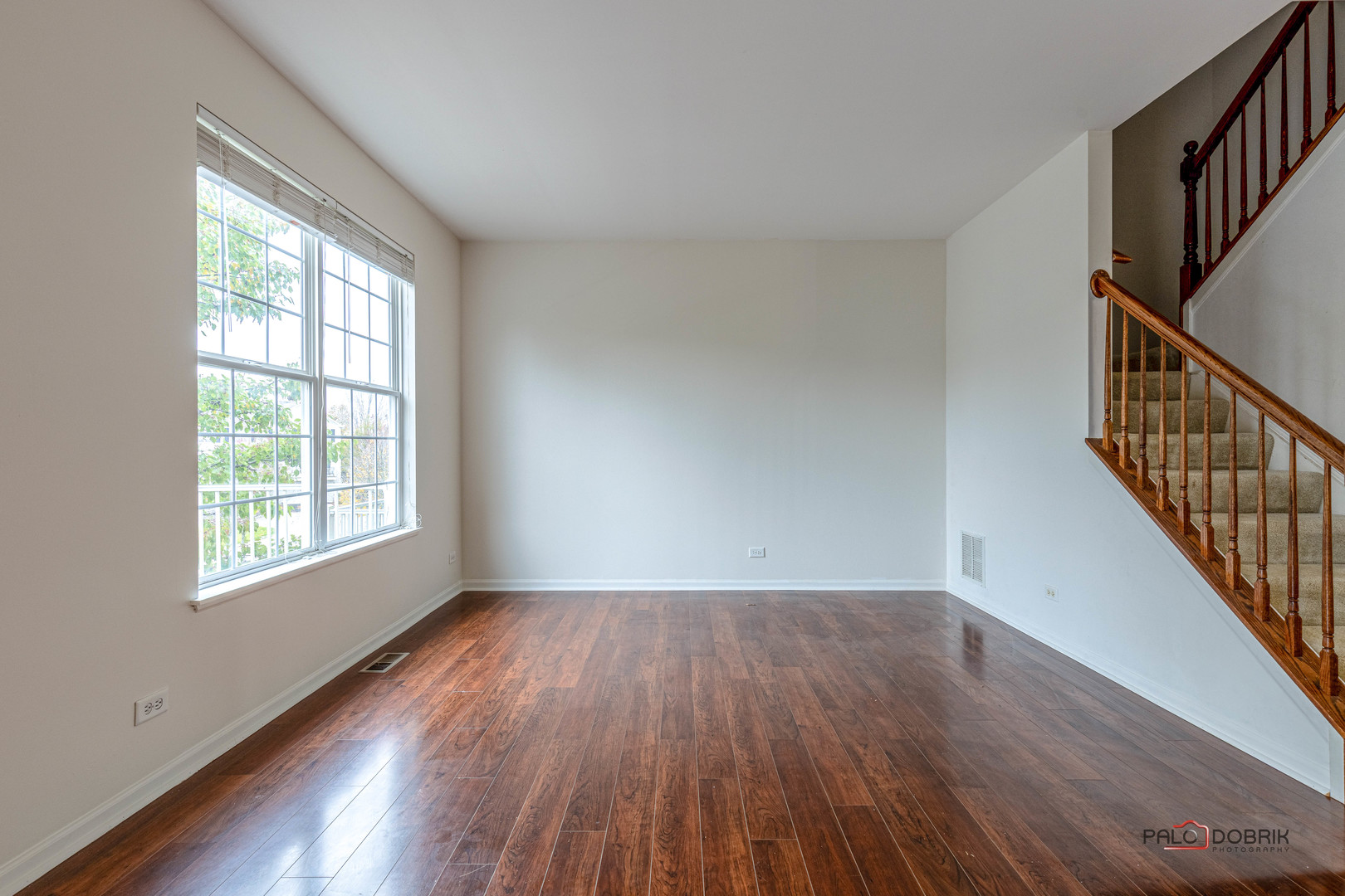 260 Comstock Drive, Unit 260 Elgin, IL 60124 - Photo 10 of 30 a view of an empty room with wooden floor and a window