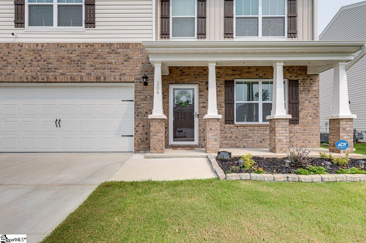 209 Darrowby Way Simpsonville, SC 29680 - Photo 3 of 33 Gallery Image 3