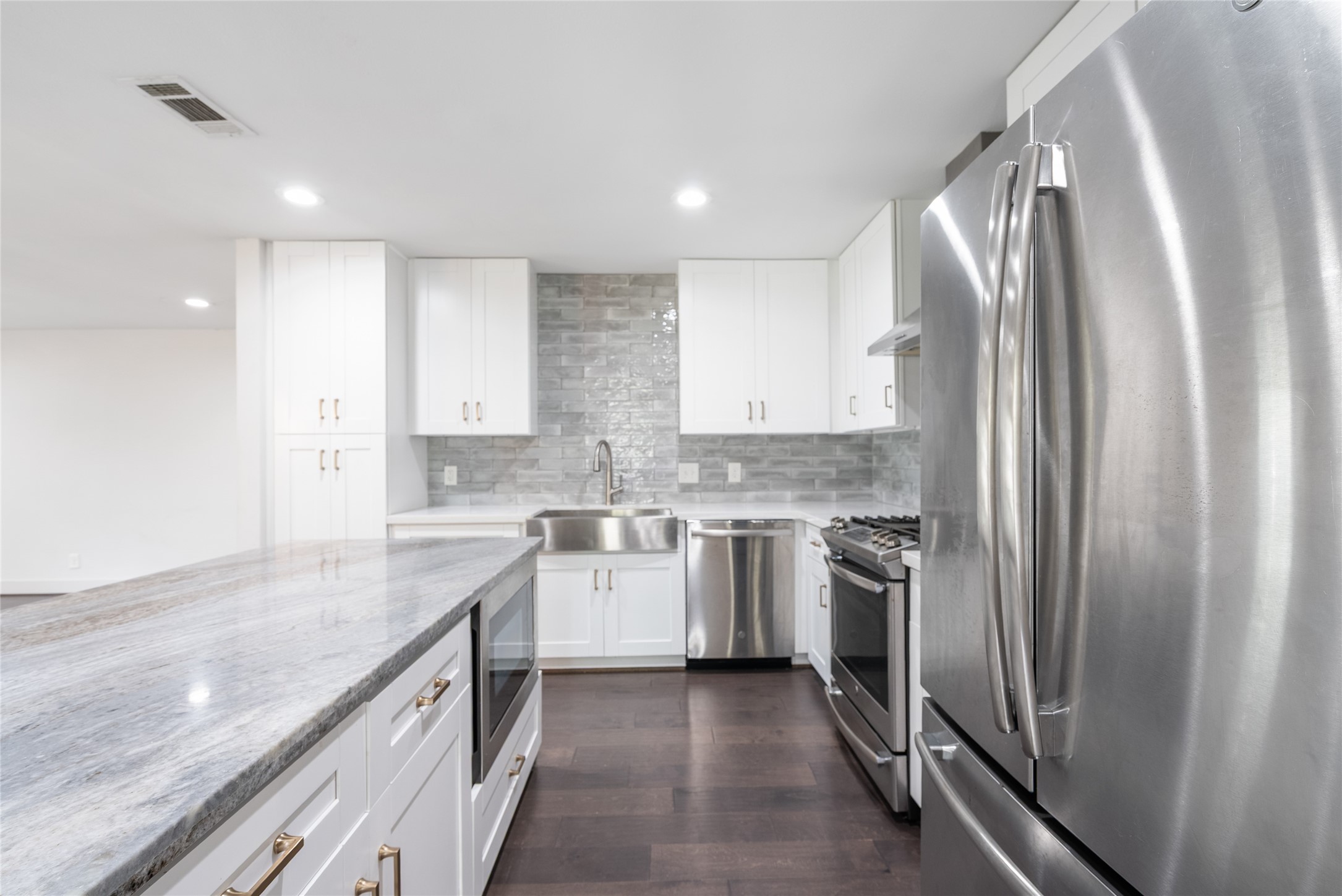 7307 Raton Street Houston, TX 77055 - Photo 11 of 23 This gorgeous kitchen has many wonderful features, like stainless steel appliances, plenty of storage space and oversized sink!