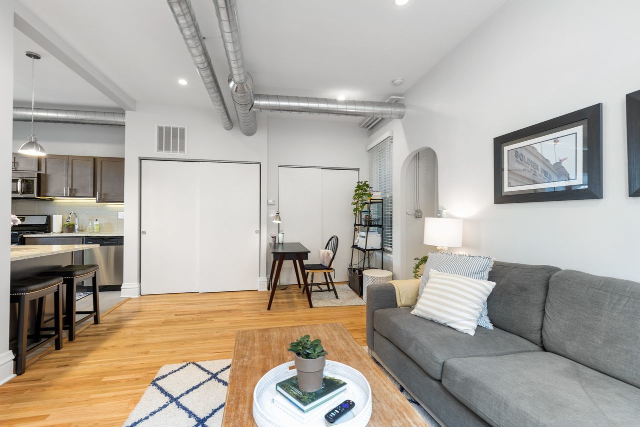 846 West Sheridan Road, Unit 3R Chicago, IL 60613 - Photo 3 of 13