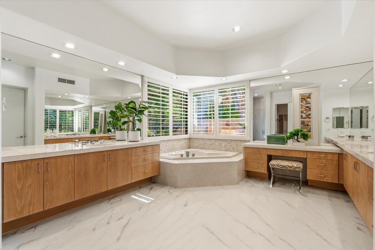 50120 Indian Camp Road La Quinta, CA 92253 - Photo 21 of 28 a large spacious bathroom with a large tub and large window